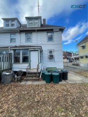 3 Beds 1 Bath - House