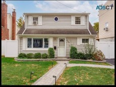 5 Beds 2 Baths - House