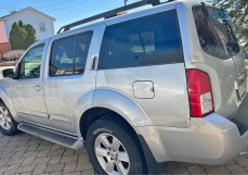 2009 Nissan pathfinder SE Sport Utility 