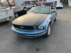 2005 Ford mustang Deluxe Convertible 2D