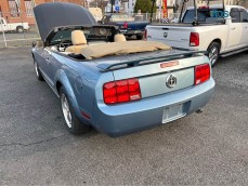 2005 Ford mustang Deluxe Convertible 2D