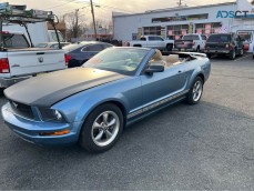 2005 Ford mustang Deluxe Convertible 2D