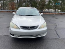 2005 Toyota camry XLE Sedan 4D