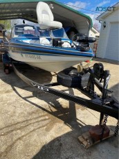 2000 V I p fishing and ski model 1900BCO