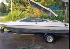 19 ft. Bayliner Capri boat