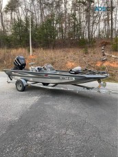 2008 Triton bass boat aluminum