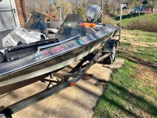 1985 phantom bass boat 16.5 feet