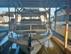 1973 Trojan 26 ft cabin cruiser flybridg