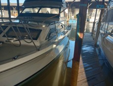 1973 Trojan 26 ft cabin cruiser flybridg