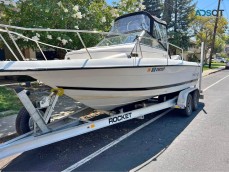 1998 century 2100 walk around boat