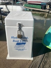 4000 lb. Hydro hoist boat lift for sale