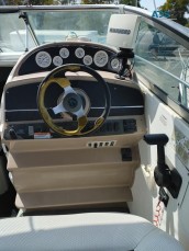 2002 Glastron GS279 cabin cruiser